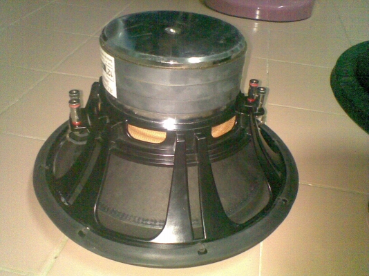 ต้องการขายดอกซับ 12" โครงหล่อ  ดังแรงเบสหนัก ผมขายรถเลยถอดออก ใจก็เสียดาย แต่เก็บไว้ไม่ได้ใช้เพราะซื้อรถใหม่แล้วแฟนไม่ให้ติด  มีตำหนินิดหน่อยสนใจโทรมาเลยคราฟ   ผมอยุ่แถวพระราม 2 ซ.50 เอกชัย69 โทรมาคุยกันก่อนได้  081-6433-820 *** 081-7456-282 โรจน์