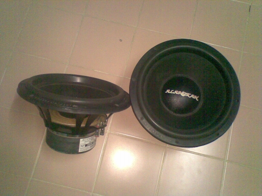 ต้องการขายดอกซับ 12" โครงหล่อ  ดังแรงเบสหนัก ผมขายรถเลยถอดออก ใจก็เสียดาย แต่เก็บไว้ไม่ได้ใช้เพราะซื้อรถใหม่แล้วแฟนไม่ให้ติด  มีตำหนินิดหน่อยสนใจโทรมาเลยคราฟ   ผมอยุ่แถวพระราม 2 ซ.50 เอกชัย69 โทรมาคุยกันก่อนได้  081-6433-820 *** 081-7456-282 โรจน์