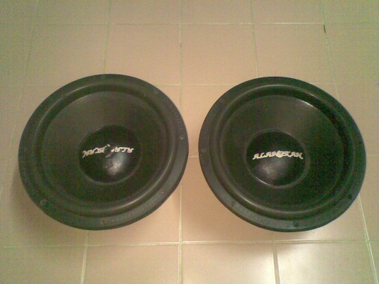 ต้องการขายดอกซับ 12" โครงหล่อ  ดังแรงเบสหนัก ผมขายรถเลยถอดออก ใจก็เสียดาย แต่เก็บไว้ไม่ได้ใช้เพราะซื้อรถใหม่แล้วแฟนไม่ให้ติด  มีตำหนินิดหน่อยสนใจโทรมาเลยคราฟ   ผมอยุ่แถวพระราม 2 ซ.50 เอกชัย69 โทรมาคุยกันก่อนได้  081-6433-820 *** 081-7456-282 โรจน์