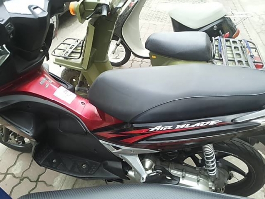 ขายฮอนด้า แอร์-เบรด สีแดง-ดำ 18,000 บาท