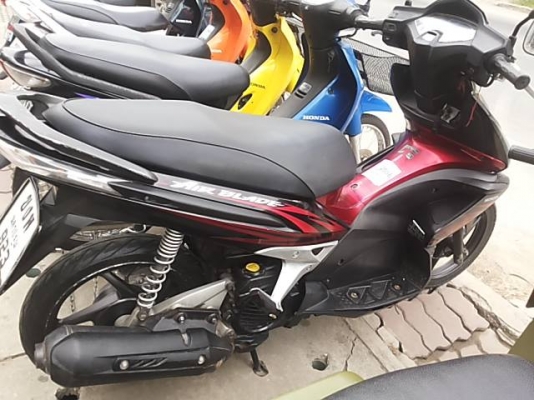 ขายฮอนด้า แอร์-เบรด สีแดง-ดำ 18,000 บาท