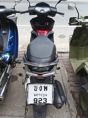 ขายฮอนด้า แอร์-เบรด สีแดง-ดำ 18,000 บาท