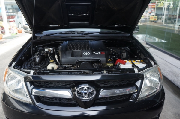 TOYOTA VIGO 4ประตู ตัวTOP ปี 2005 เกียร์ ธรรมดา ล้อMAX แอร์เย็น ARIBAG+ABS กระจกไฟฟ้า พรัอมใช้งาน ราคาโดนใจ ฟรีดาวน์ จัดไฟแนท์ได้เต็ม