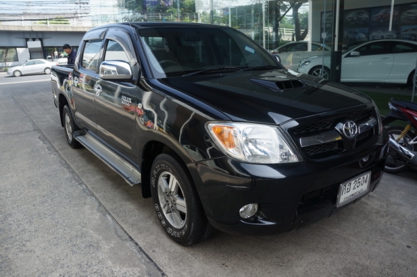 TOYOTA VIGO 4ประตู ตัวTOP ปี 2005 เกียร์ ธรรมดา ล้อMAX แอร์เย็น ARIBAG+ABS กระจกไฟฟ้า พรัอมใช้งาน ราคาโดนใจ ฟรีดาวน์ จัดไฟแนท์ได้เต็ม