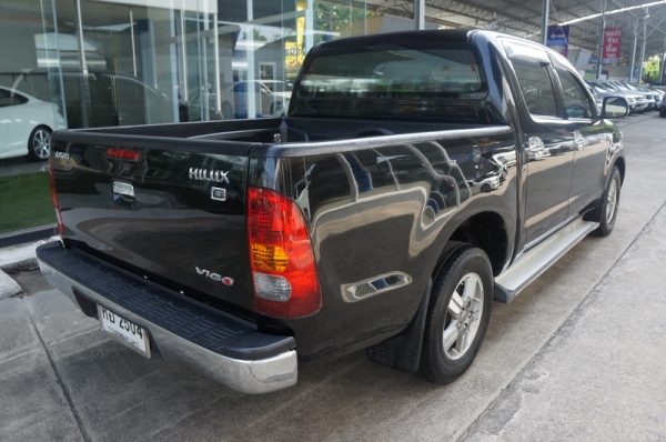 TOYOTA VIGO 4ประตู ตัวTOP ปี 2005 เกียร์ ธรรมดา ล้อMAX แอร์เย็น ARIBAG+ABS กระจกไฟฟ้า พรัอมใช้งาน ราคาโดนใจ ฟรีดาวน์ จัดไฟแนท์ได้เต็ม
