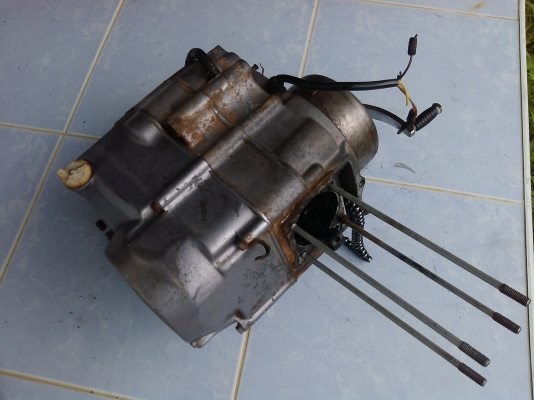 ขายเครื่องท่อนหลัง ดรีม100 อะไหล่ในเครื่องครบ ราคา 1500 บาท