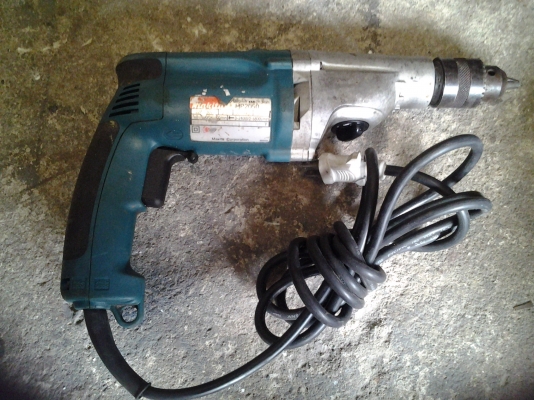 ขาย !! สว่าน makita 2050