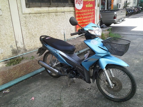 wave 110 I ปี 53 หลุดจำนำ ไม่มีเล่ม โอนไม่ได้ แต่มีสัญญาซื้อขายให้ สำเนาหน้าเล่ม ต่อภาษี พรบ.ได้ปกติจ้า ใช้ตจว.คุ้มๆๆๆ  14,000 รวมส่งฟรีทั่วประเทศจ้า