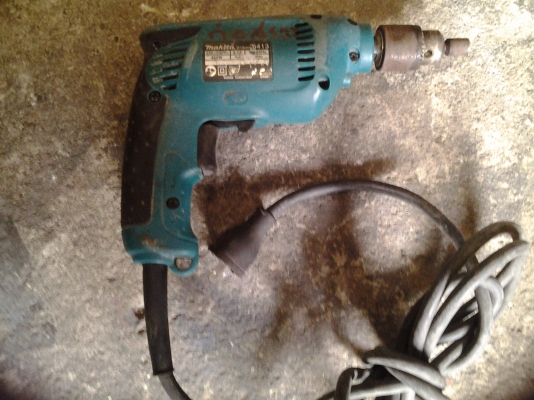 ขาย !! สว่าน makita 6413