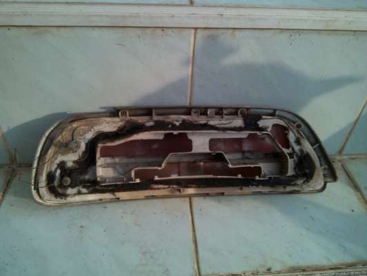 เลนส์ไฟท้าย nissan พรีเซียร์ ข้างขวา