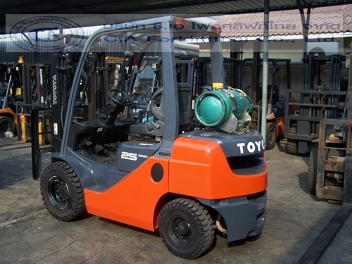 ขาย รถโฟล์คลิฟท์ TOYOTA รุ่น 8FG-25