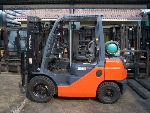 ขาย รถโฟล์คลิฟท์ TOYOTA รุ่น 8FG-25