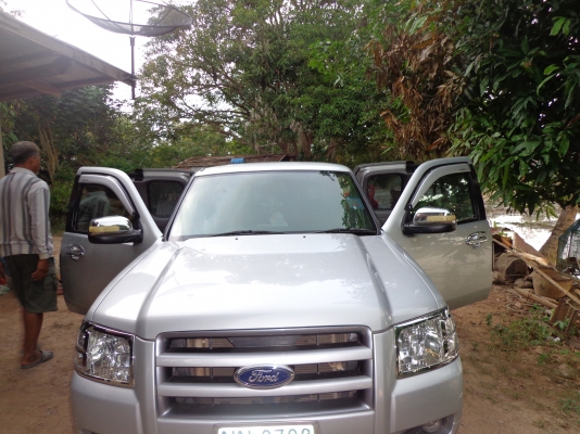 รถบ้านงามๆ ครับ ก่อนเข้าเต๊น