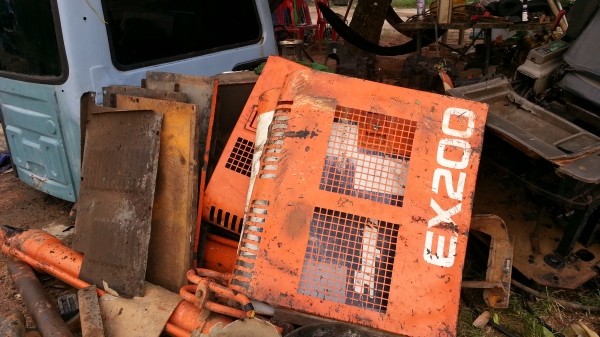 ขายด่วน ฝากระโปง+บอดี้รอบคัน+ฝากระโปงแผ่นใต้ท้อง HITACHI EX200-3