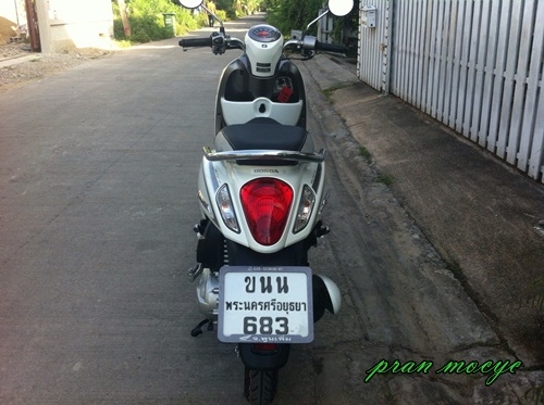 ขายHONDA SCOOPY-Iสีขาวเทา จด 5มีนาคม 56 ไมล์ 5,600 โล ขายHONDA SCOOPY-Iสีขาวเทา จด 5มีนาคม 56 ไมล์ 5,600 โล