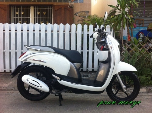 ขายHONDA SCOOPY-Iสีขาวเทา จด 5มีนาคม 56 ไมล์ 5,600 โล ขายHONDA SCOOPY-Iสีขาวเทา จด 5มีนาคม 56 ไมล์ 5,600 โล