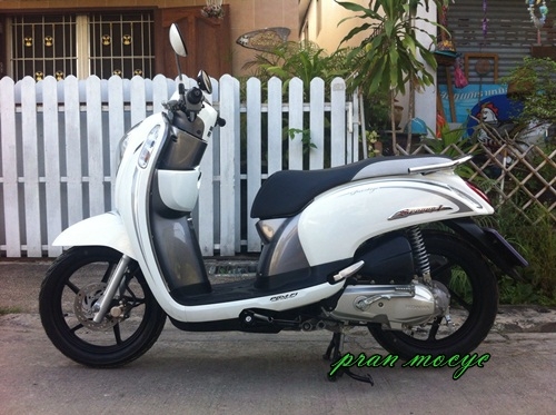 ขายHONDA SCOOPY-Iสีขาวเทา จด 5มีนาคม 56 ไมล์ 5,600 โล