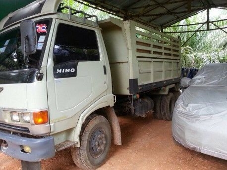 รถฮีโน่ 6 ล้อดั้ม  FC2W  120 แรงม้า.  สนใจติดต่อ 081 - 6079515