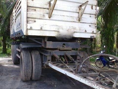 รถอีซูซุ 10 ล้อดั้ม 320 แรงม้า ปี 51 ( ขายแม่ลูก ) สนใจติดต่อ 081 - 6079515 รถอีซูซุ 10 ล้อดั้ม 320 แรงม้า ปี 51 ( ขายแม่ลูก ) สนใจติดต่อ 081 - 6079515