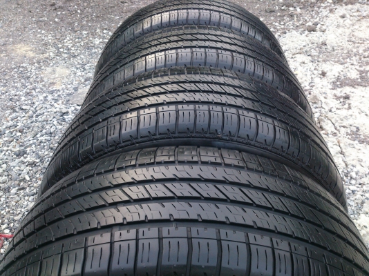 ขายยาง บริสโตร์ 265/65R17 ยางสัปดาห์ที่34 ปี12 ดอกยางนิ่มลึกเท่ากันใช้งานน้อยไม่แตกลายสภาพยาง95\% (ไม่มีปะ) จำนวน 1 ชุด