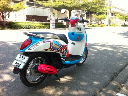 ขาย Honda Scoopy i โฉมใหม่ ชมพู-ฟ้า ปี 2555 ราคา 27,000บาท ลดได้นะครับ