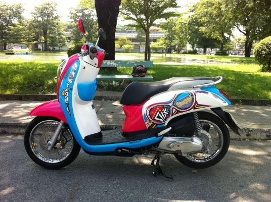 ขาย Honda Scoopy i โฉมใหม่ ชมพู-ฟ้า ปี 2555 ราคา 27,000บาท ลดได้นะครับ