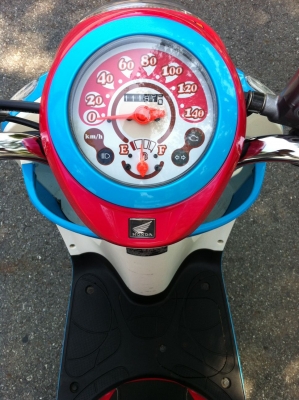 ขาย Honda Scoopy i โฉมใหม่ ชมพู-ฟ้า ปี 2555 ราคา 27,000บาท ลดได้นะครับ