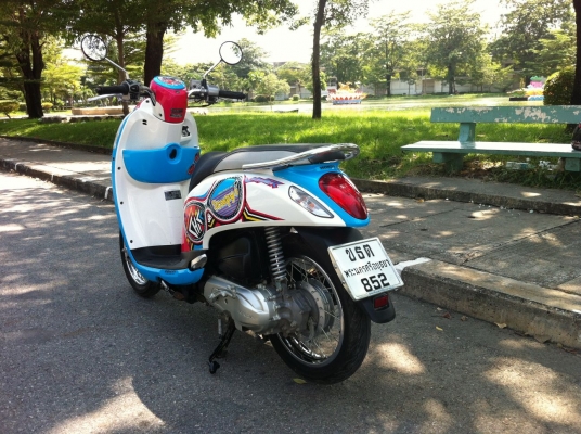 ขาย Honda Scoopy i โฉมใหม่ ชมพู-ฟ้า ปี 2555 ราคา 27,000บาท ลดได้นะครับ