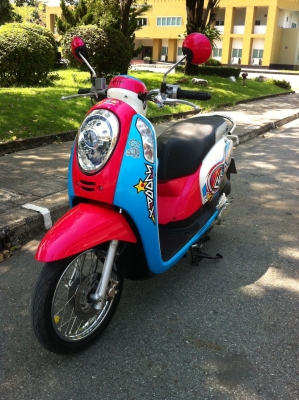 ขาย Honda Scoopy i โฉมใหม่ ชมพู-ฟ้า ปี 2555 ราคา 27,000บาท ลดได้นะครับ
