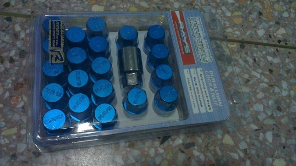 ขายน็อตล้อ ครับ ซื้อมายังไม่ได้ใช้