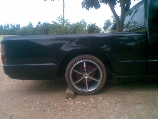 ขายด่วน!! ขายถูก!! Mitsubishi L-200 Cyclone สีดำ พวงมาลัย พาวเวอร์ ปี 1994