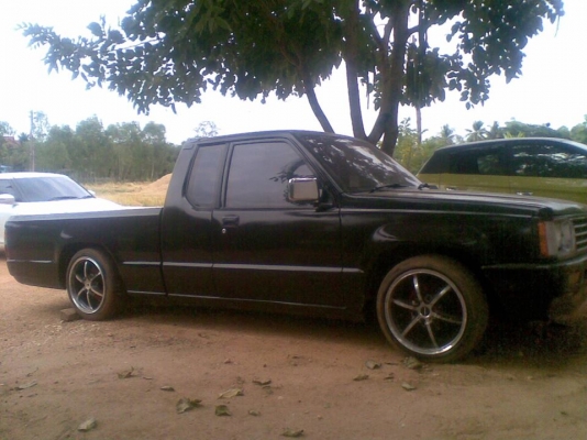 ขายด่วน!! ขายถูก!! Mitsubishi L-200 Cyclone สีดำ พวงมาลัย พาวเวอร์ ปี 1994