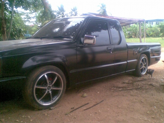 ขายด่วน!! ขายถูก!! Mitsubishi L-200 Cyclone สีดำ พวงมาลัย พาวเวอร์ ปี 1994
