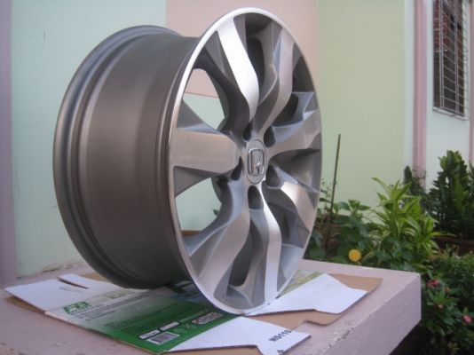 ขายล้อแม็กเปล่า Accord G8 17"x7.5" et55 5รู114.3 ทำสีมาใหม่ครับ ไม่มีคด ไม่มีดุ้ง ไม่มีซ่อมครับ  สนใจติดต่อเล็กคลองสามครับ (081-3747940)