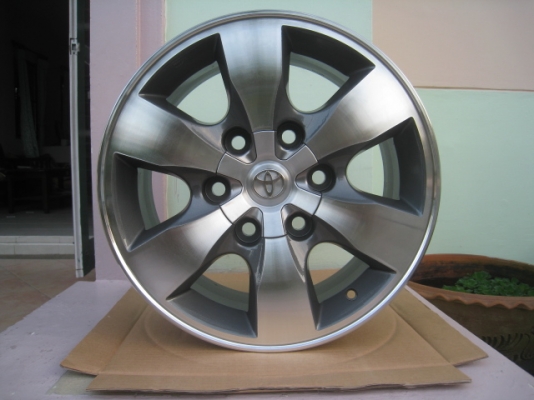 ขายล้อแม็ก Toyota Fortuner 16"x7" et30 6 รู 139.7 ทำสีใหม่ เทาหน้าเงา สนใจติดต่อเล็กคลองสาม (081-3747940)