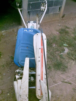 ขายรถเกี่ยวข้าวขนาดเล็ก