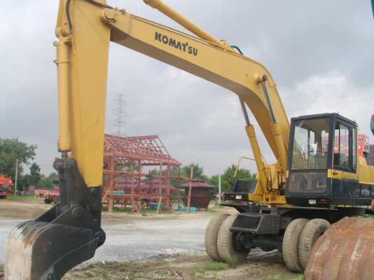 ขายด่วนรถตักล้อยาง Komatsu PW200- 3 สภาพพร้อมใช้งาน