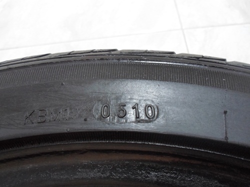 ยาง,225/40R18 ดอกเยอะหนึ่งคู่ครับ