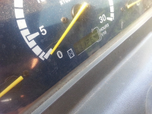 ยันร์ม่า EF352T 4 WD 2 เพลาตัวเปล่า  ทำงาน 11xx ชั่วโมง พร้อมใช้งาน