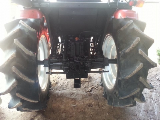 ยันร์ม่า EF352T 4 WD 2 เพลาตัวเปล่า  ทำงาน 11xx ชั่วโมง พร้อมใช้งาน