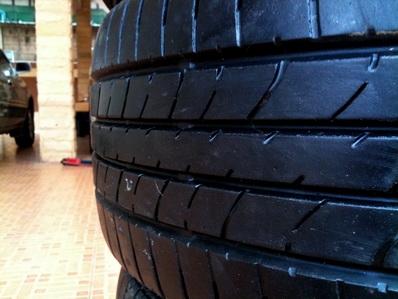 ยาง 17" Brigestone Turanza 215-50-17 Year 08 ดอกยางเต็ม ยาง 17" Brigestone Turanza 215-50-17 Year 08 ดอกยางเต็ม