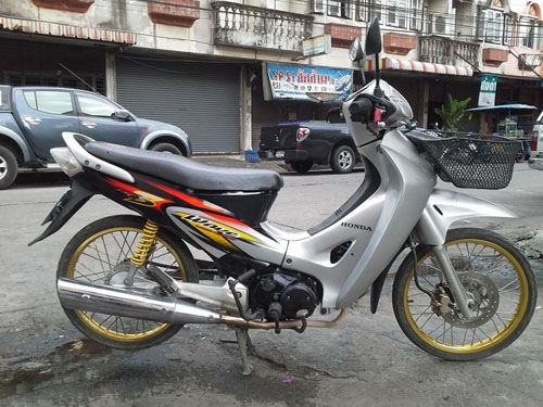 wave 125 s ปี 47 สตาร์ทมือ รถบ้าน เครื่องเดิม แน่นๆ ชุดสีสวย เอกสารครบ ภาษี พรบ.ไม่หมด