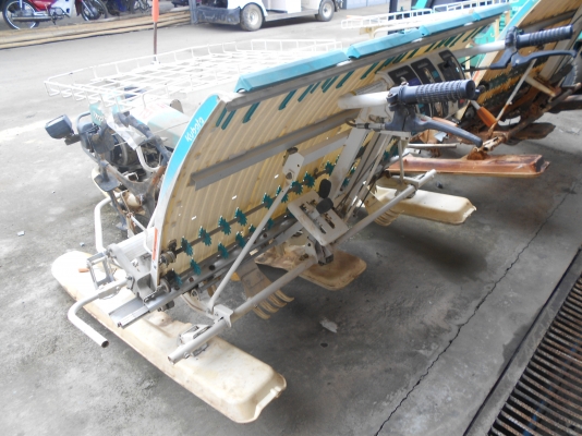 ขายรถดำนาเดินตามสี่แถวมือสอง ขายรถดำนาเดินตามสี่แถวมือสอง