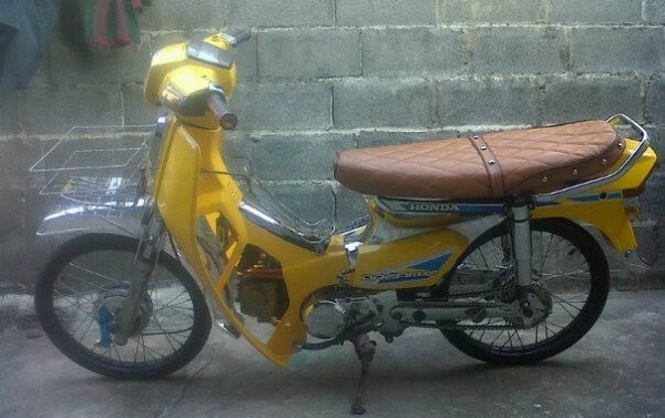 ขาย ดรีมคุรุสภาชุบโครง  9,900 บาท  ด่วนๆ สภาพสวยๆ - เครื่องชุบๆ ดีพร้อมขับ, อาร์มชุบ, บังโคนหลังชุบ, สเตอร์เรด - สีสวยๆใหม่ๆ,ดุมหน้าชุบ-หลังชุบ, เบาะมีทีล๊อก, ท่อยกสวยๆ - อะไหล่ครบๆ อื่นๆตามรูป *** ไม่มีเล่มนะครับ(ไม่มี ท.บ.) สนใจโทร 082-7391165 หรือ 088-