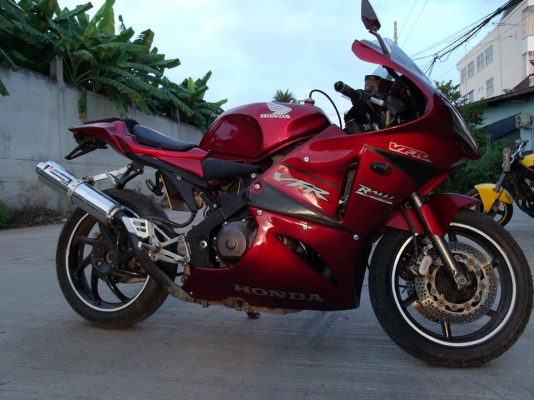 ขาย vfr 400 nc24 สำเนาทะเบียนแท้+ใบแจ้งความเล่มทะเบียนหาย มี พรบ. โอนไม่ได้ ต่อภาษีไม่ได้ ขี่ได้อย่างเดียวไปได้ทั่วประเทศไม่โดนจับหรือโดนยึดแน่นอน " นอกนั้นตามรูปทุกอย่าง ราคา 50,000 บาท ต่อลองได้ครับ สอบถามที่เบอร์ 092-6429114 ตลอด24 ซม.