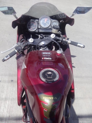 ขาย vfr 400 nc24 สำเนาทะเบียนแท้+ใบแจ้งความเล่มทะเบียนหาย มี พรบ. โอนไม่ได้ ต่อภาษีไม่ได้ ขี่ได้อย่างเดียวไปได้ทั่วประเทศไม่โดนจับหรือโดนยึดแน่นอน " นอกนั้นตามรูปทุกอย่าง ราคา 50,000 บาท ต่อลองได้ครับ สอบถามที่เบอร์ 092-6429114 ตลอด24 ซม.