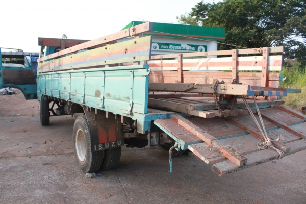 ขาย isuzu หกล้อ