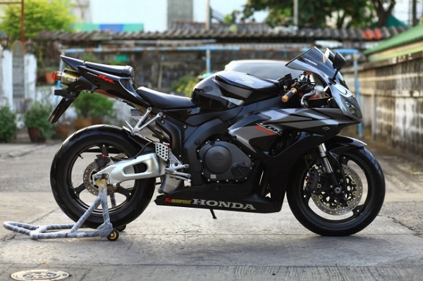 <<จัดไฟแนนซ์ได้>> CBR 1000RR ทบแท้ หล่อๆสักคัน <<จัดไฟแนนซ์ได้>> CBR 1000RR ทบแท้ หล่อๆสักคัน