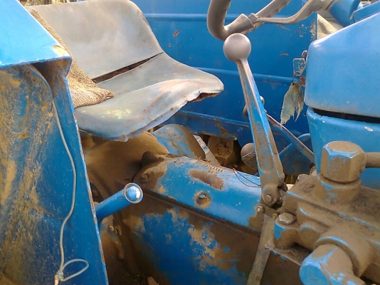 รถไถ (LEYLAND 170) เท่า FORD 6610 เครื่องดี ปั้มดี มีใบดันหน้า มีผานหลังแบบใบมีดเกรดดิน ตัดราคาเหลือ 1.2 แสนบาท.