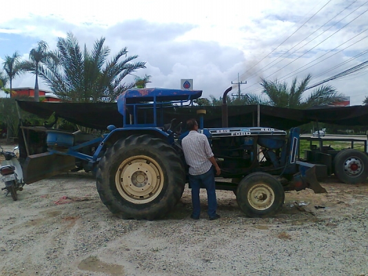 รถไถ (LEYLAND 170) เท่า FORD 6610 เครื่องดี ปั้มดี มีใบดันหน้า มีผานหลังแบบใบมีดเกรดดิน ตัดราคาเหลือ 1.2 แสนบาท.